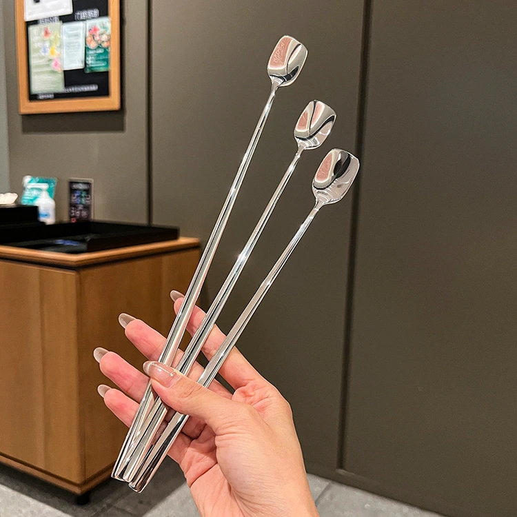 Nerezová lyžica na miešanie